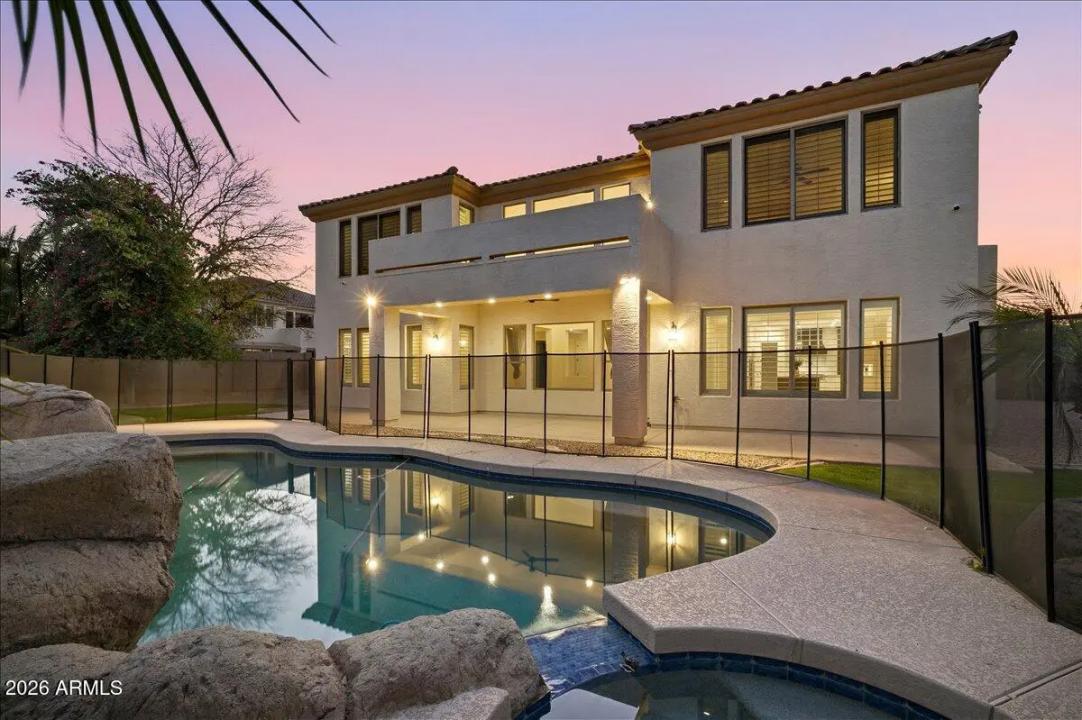 Real Estate Picture 3