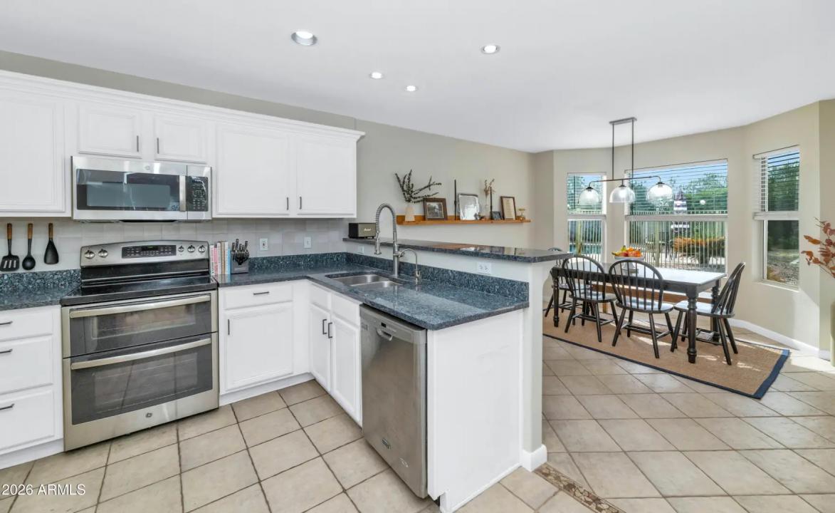 Real Estate Picture 8