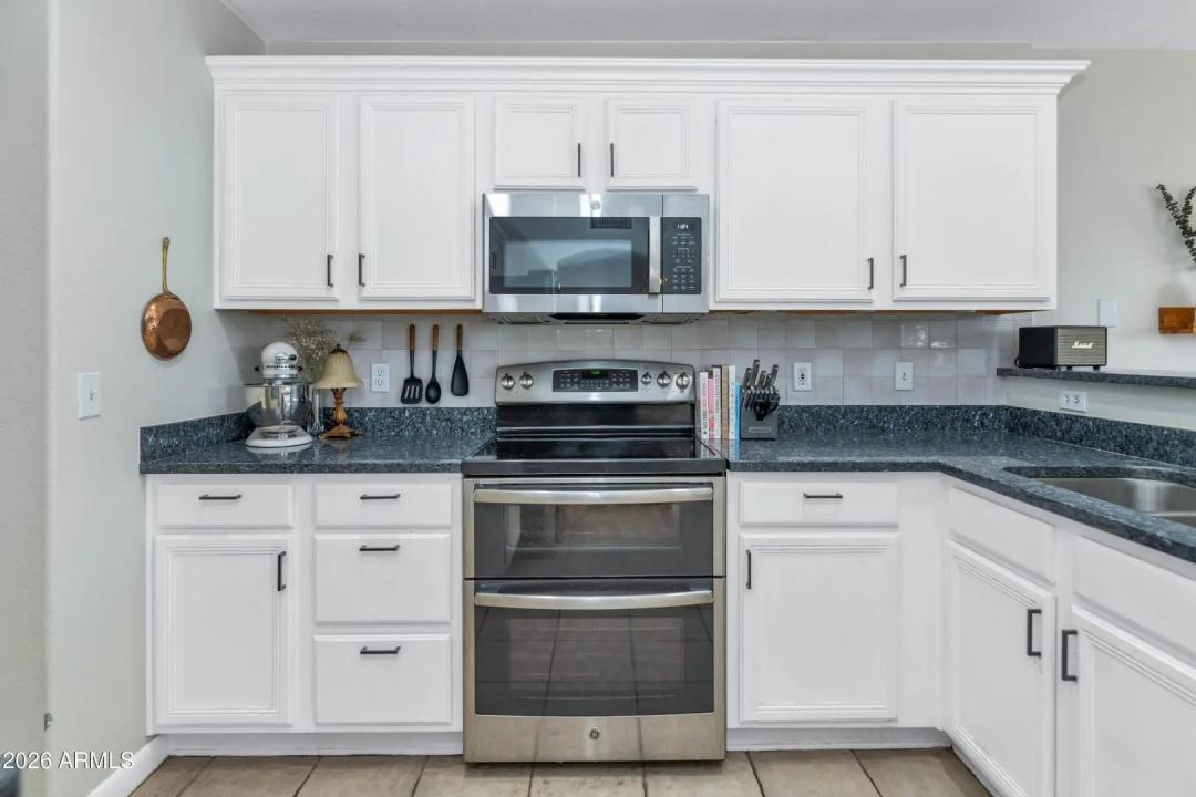 Real Estate Picture 9