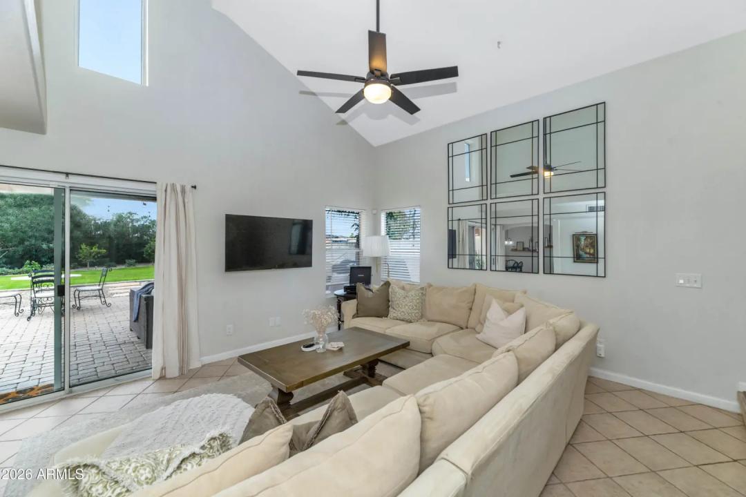 Real Estate Picture 3