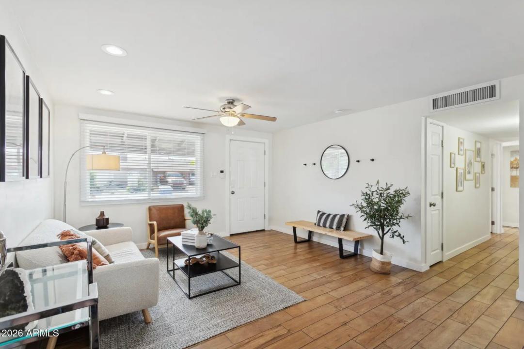 Real Estate Picture 3