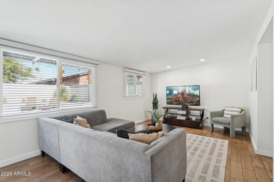 Real Estate Picture 8