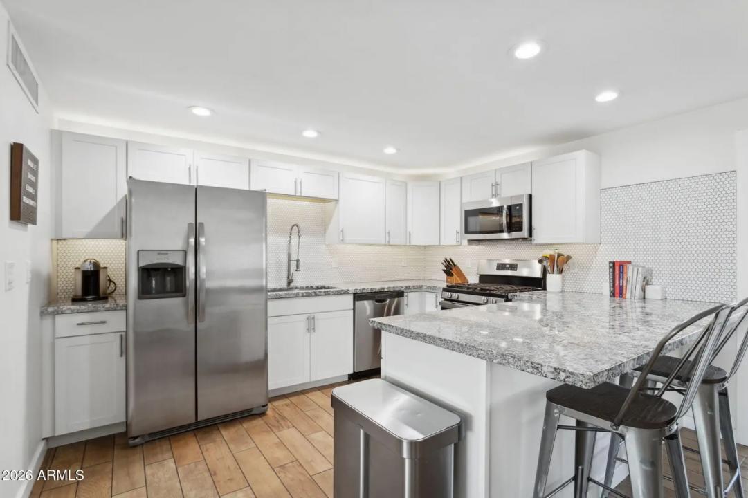 Real Estate Picture 4