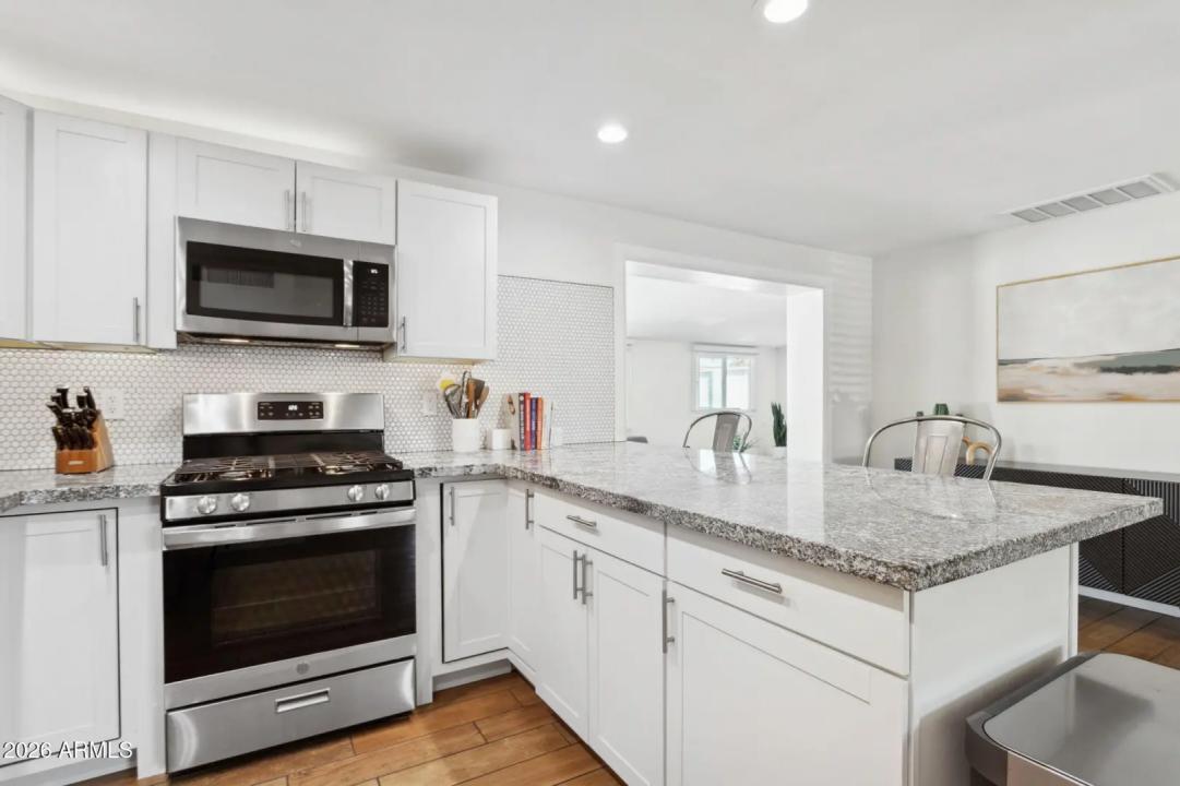 Real Estate Picture 11