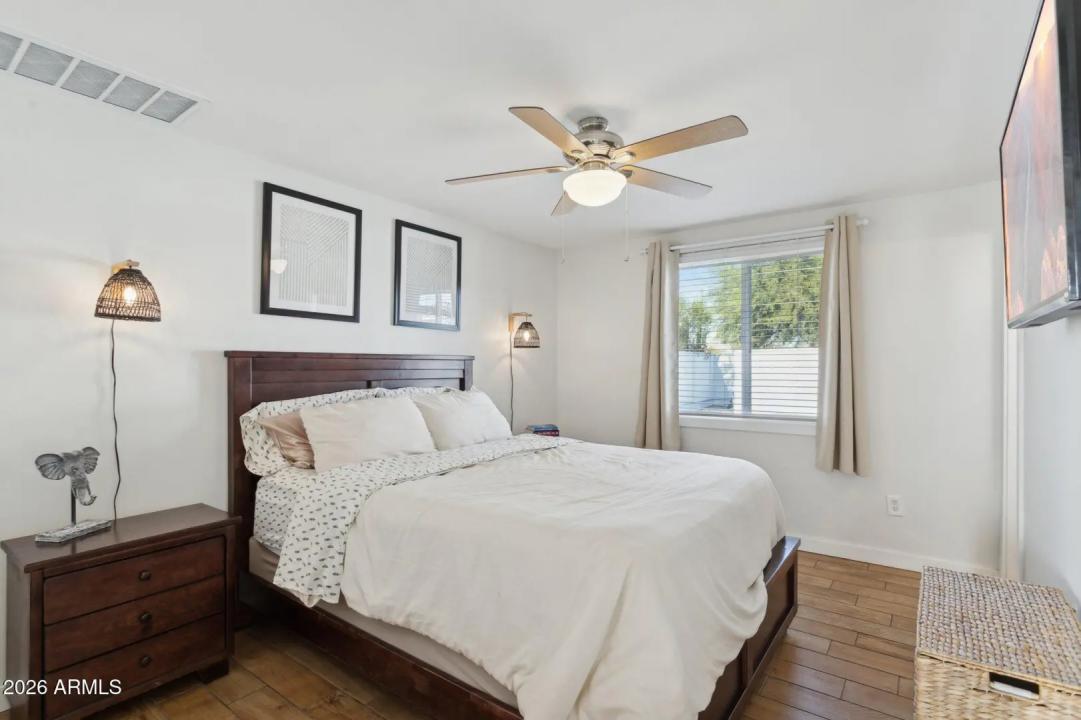 Real Estate Picture 12