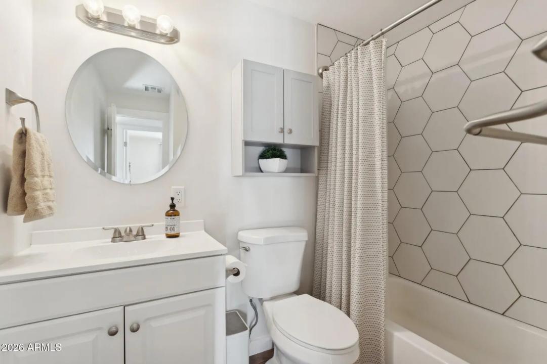 Real Estate Picture 16