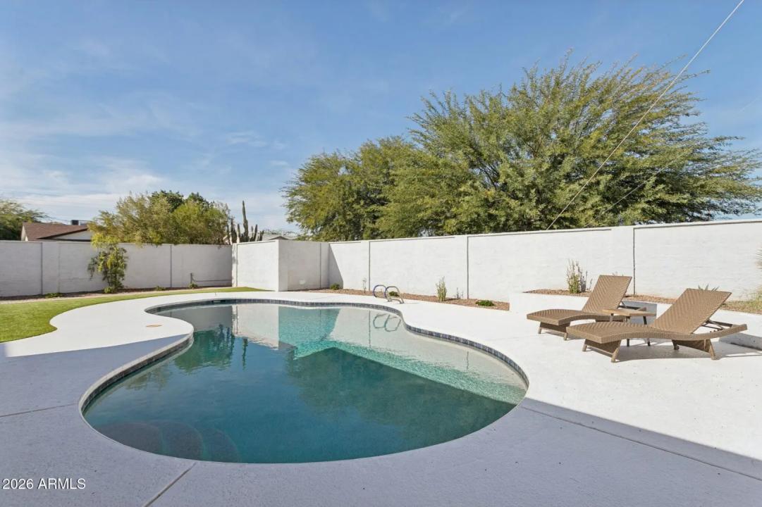 Real Estate Picture 18