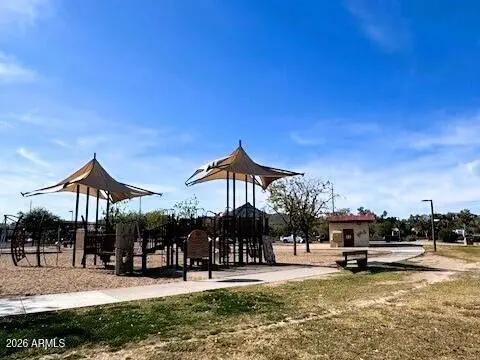 Real Estate Picture 25