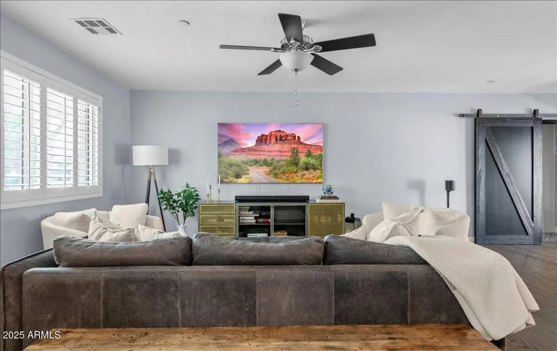 Real Estate Picture 3