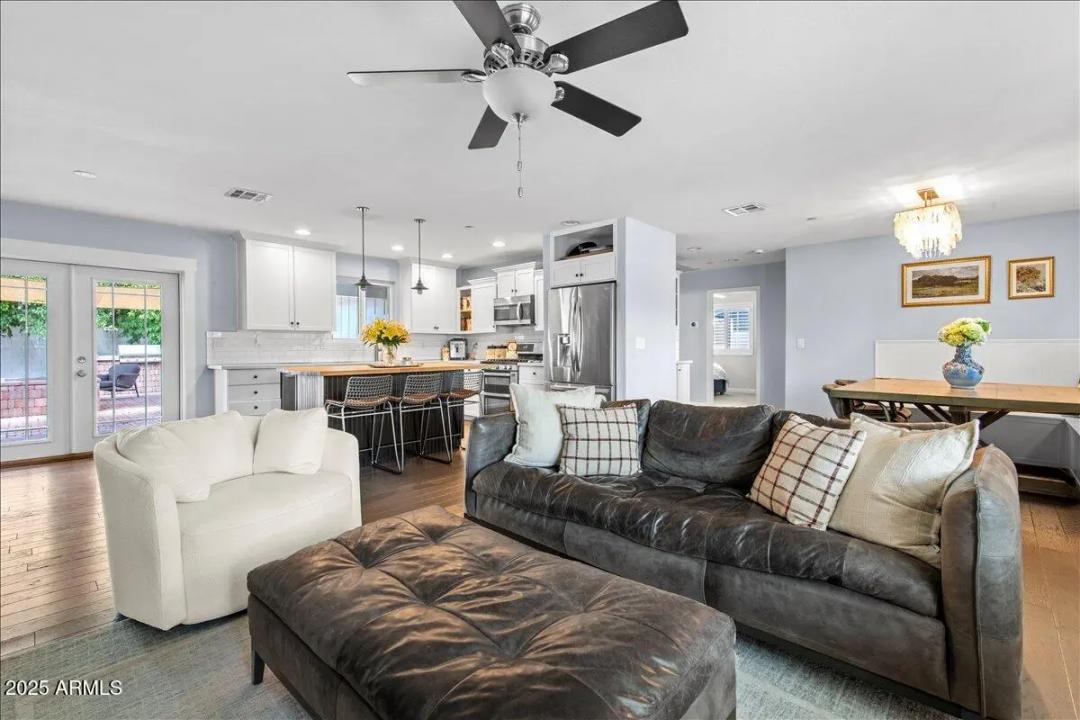 Real Estate Picture 4