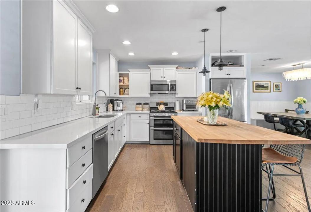 Real Estate Picture 6