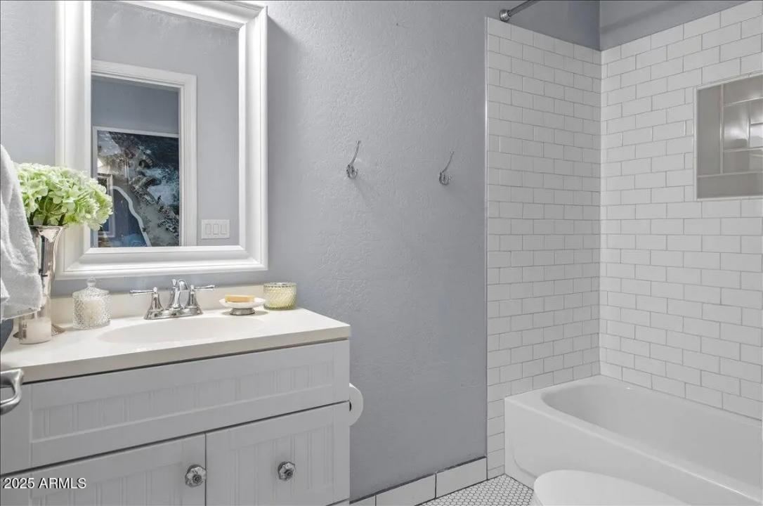 Real Estate Picture 13