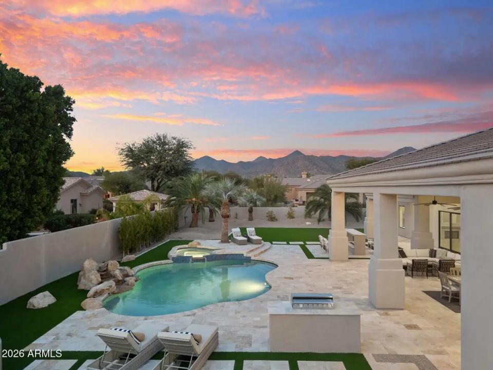 Real Estate Picture 8