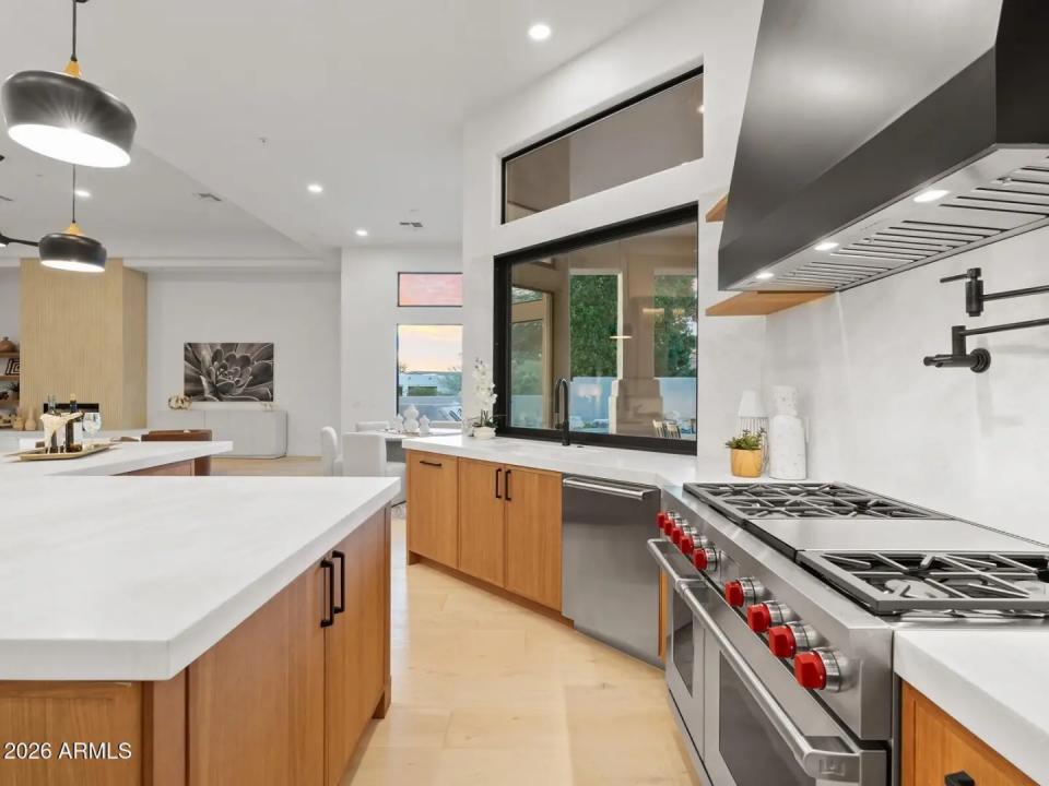 Real Estate Picture 30