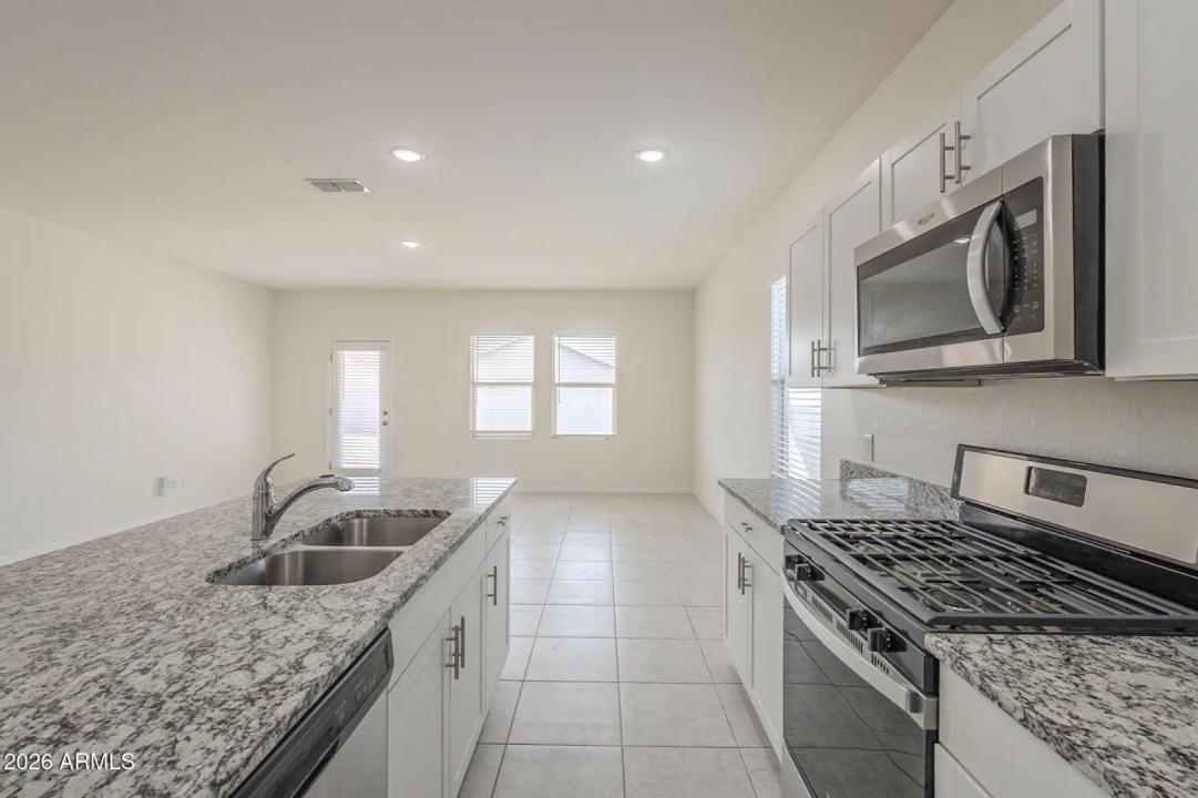 Real Estate Picture 3