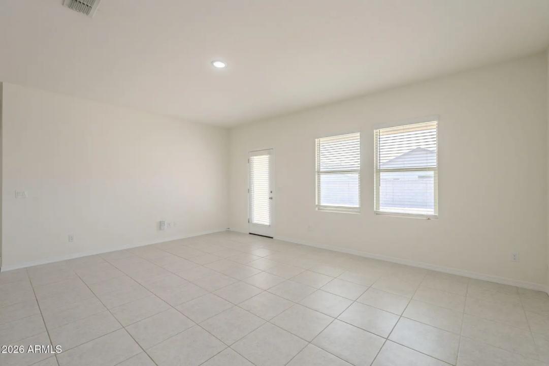 Real Estate Picture 4