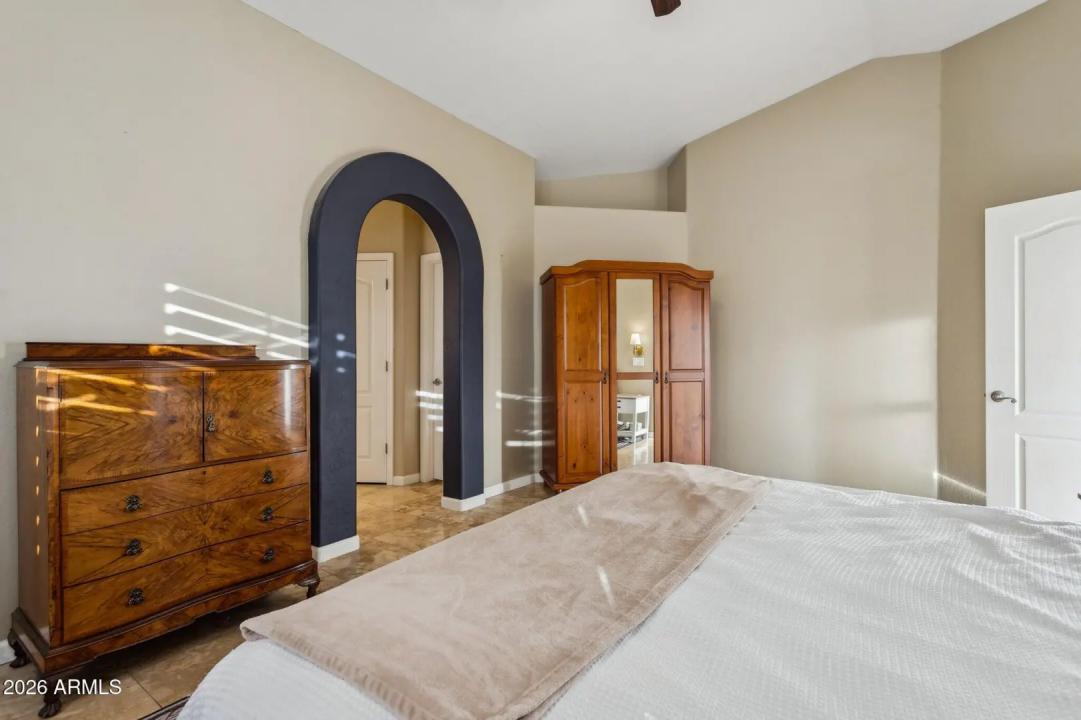 Real Estate Picture 16