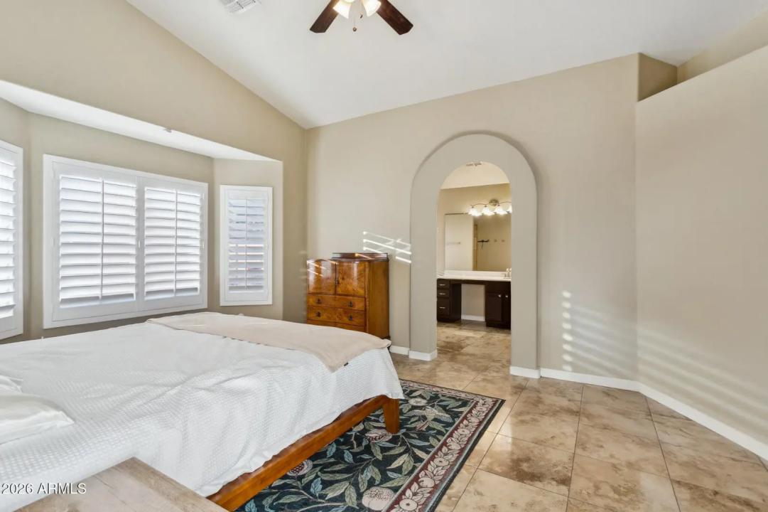 Real Estate Picture 14