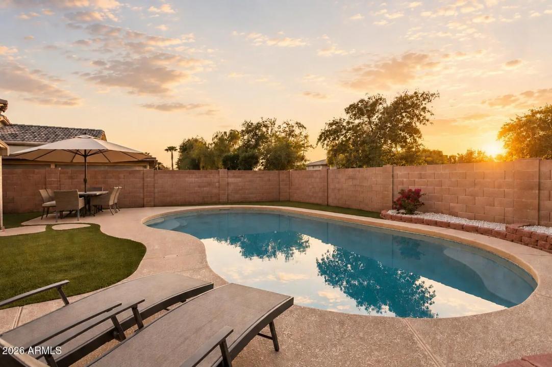 Real Estate Picture 5
