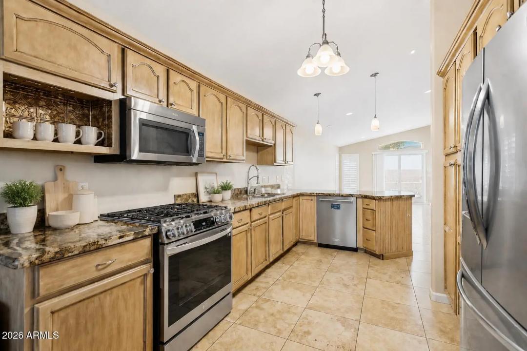 Real Estate Picture 11