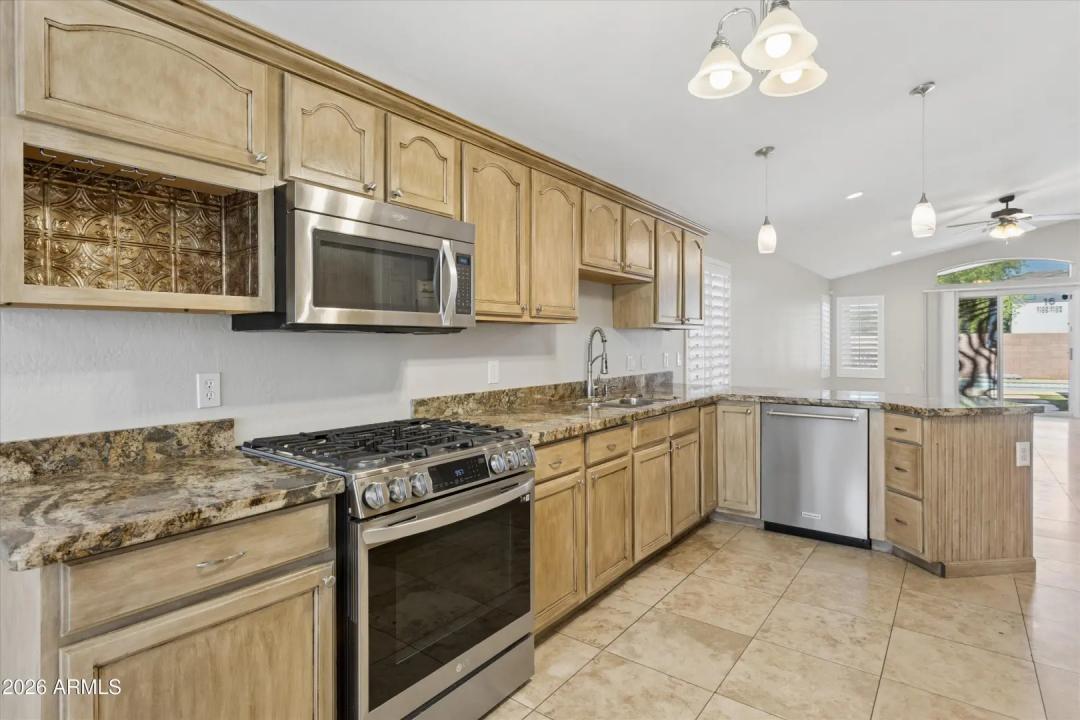 Real Estate Picture 16