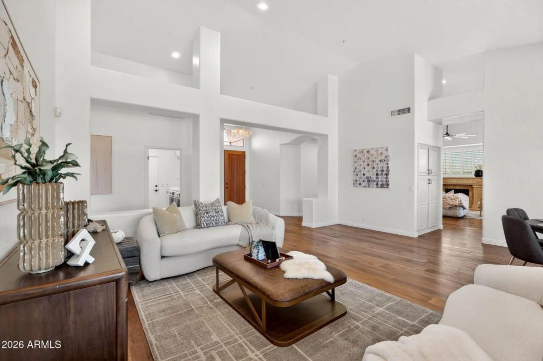 Real Estate Picture 4