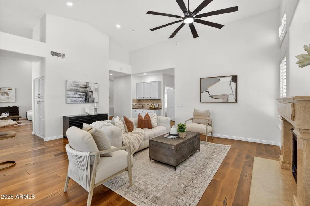 Real Estate Picture 11