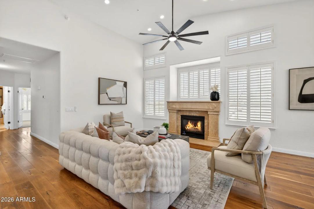 Real Estate Picture 12