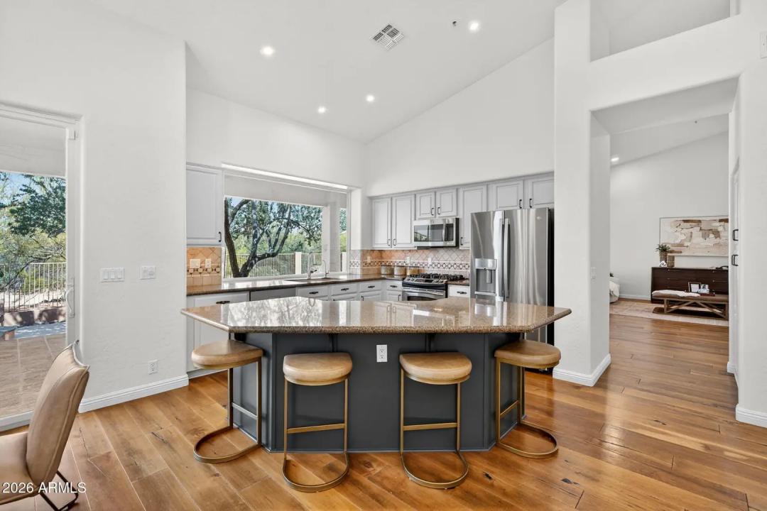 Real Estate Picture 14