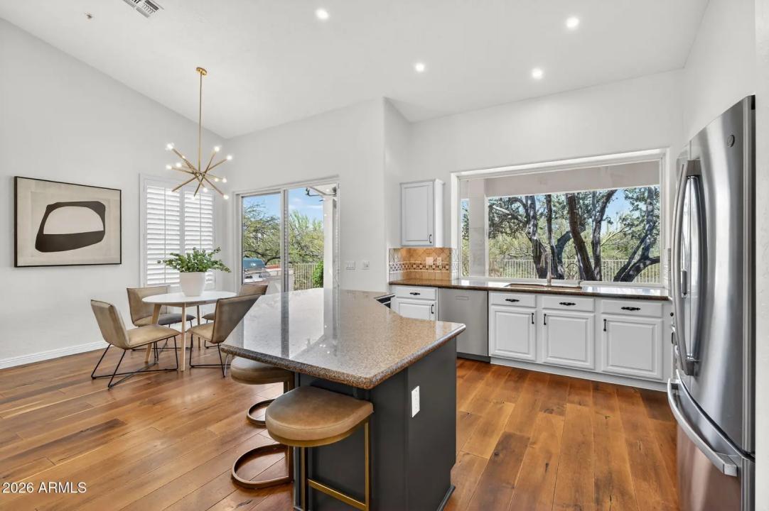 Real Estate Picture 17