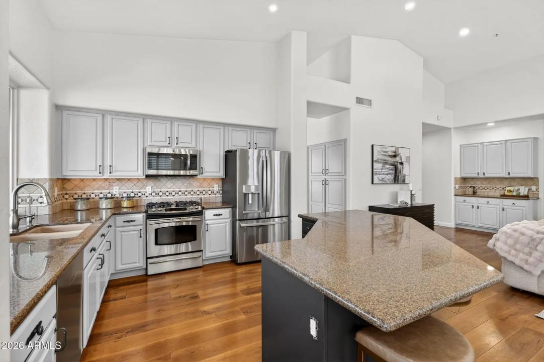 Real Estate Picture 18