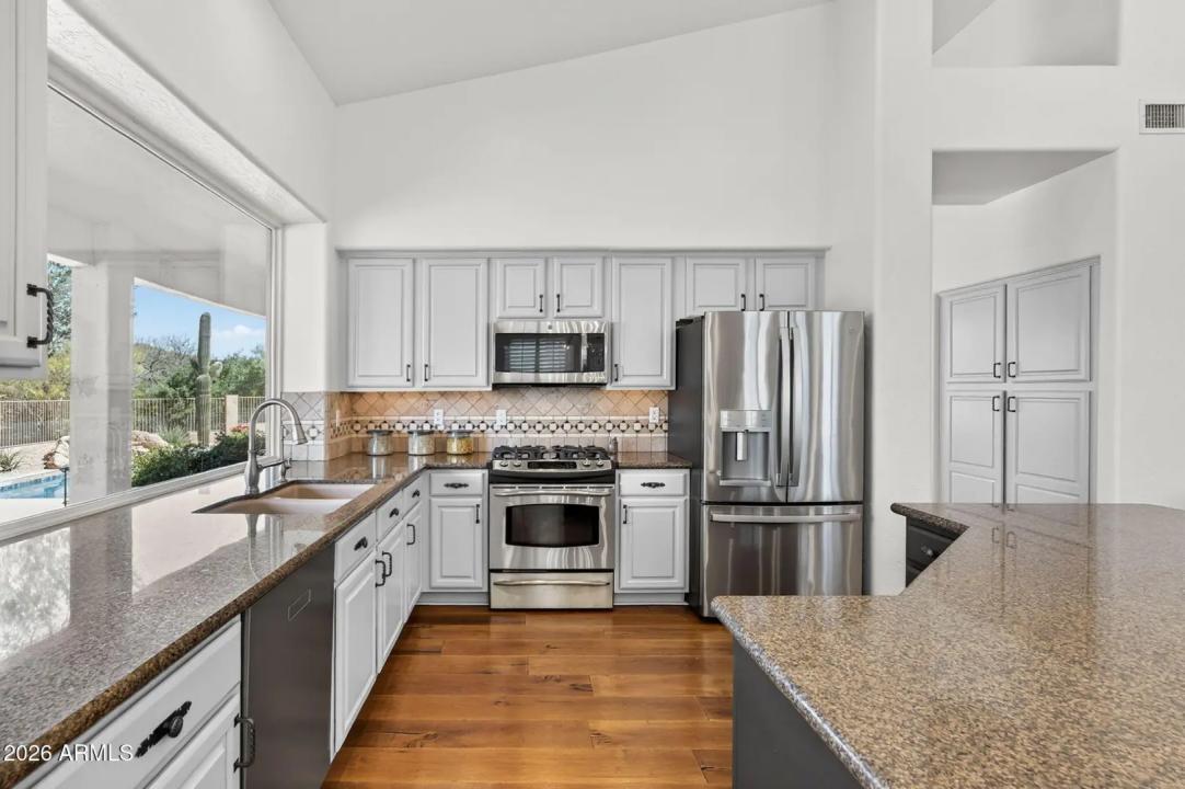 Real Estate Picture 16