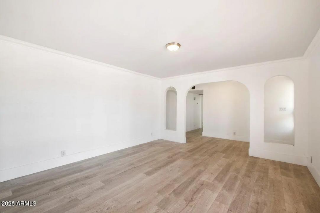 Real Estate Picture 3