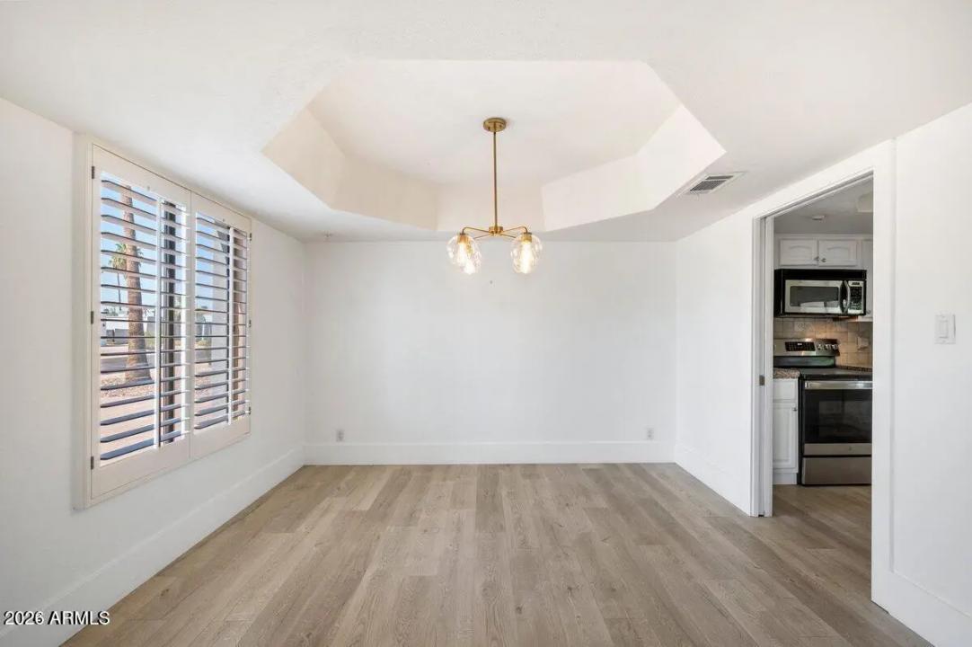 Real Estate Picture 5