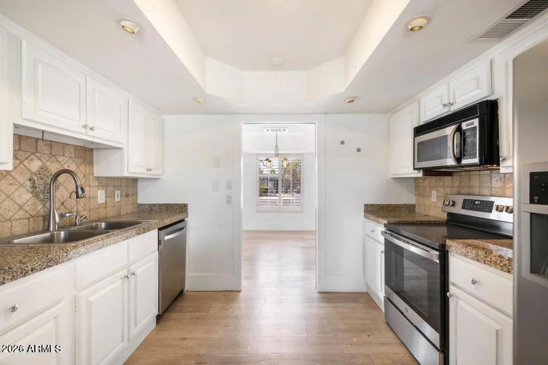 Real Estate Picture 7