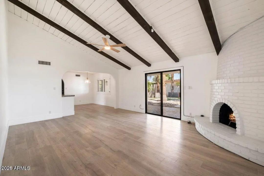 Real Estate Picture 11