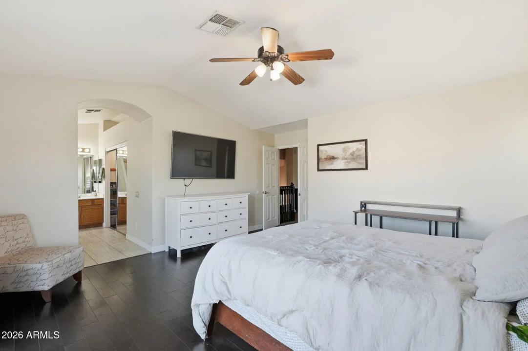 Real Estate Picture 18