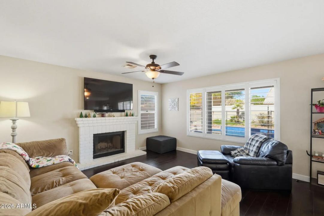 Real Estate Picture 8