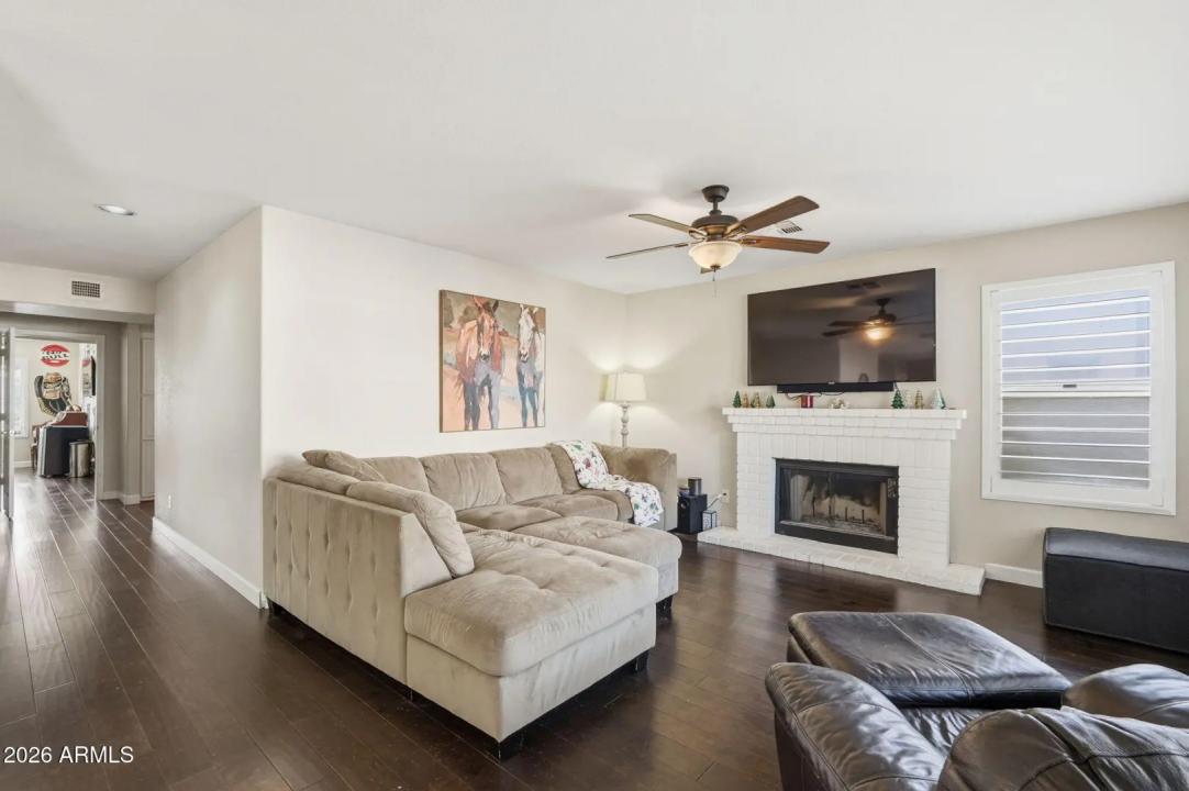 Real Estate Picture 7