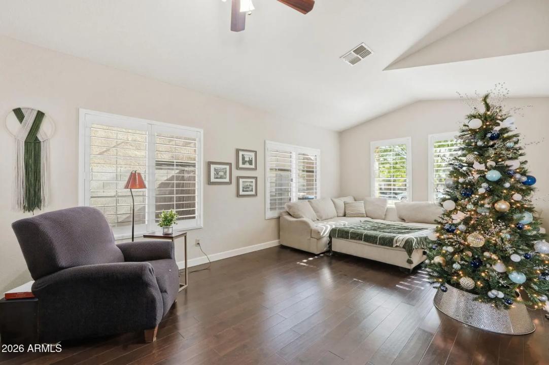 Real Estate Picture 5