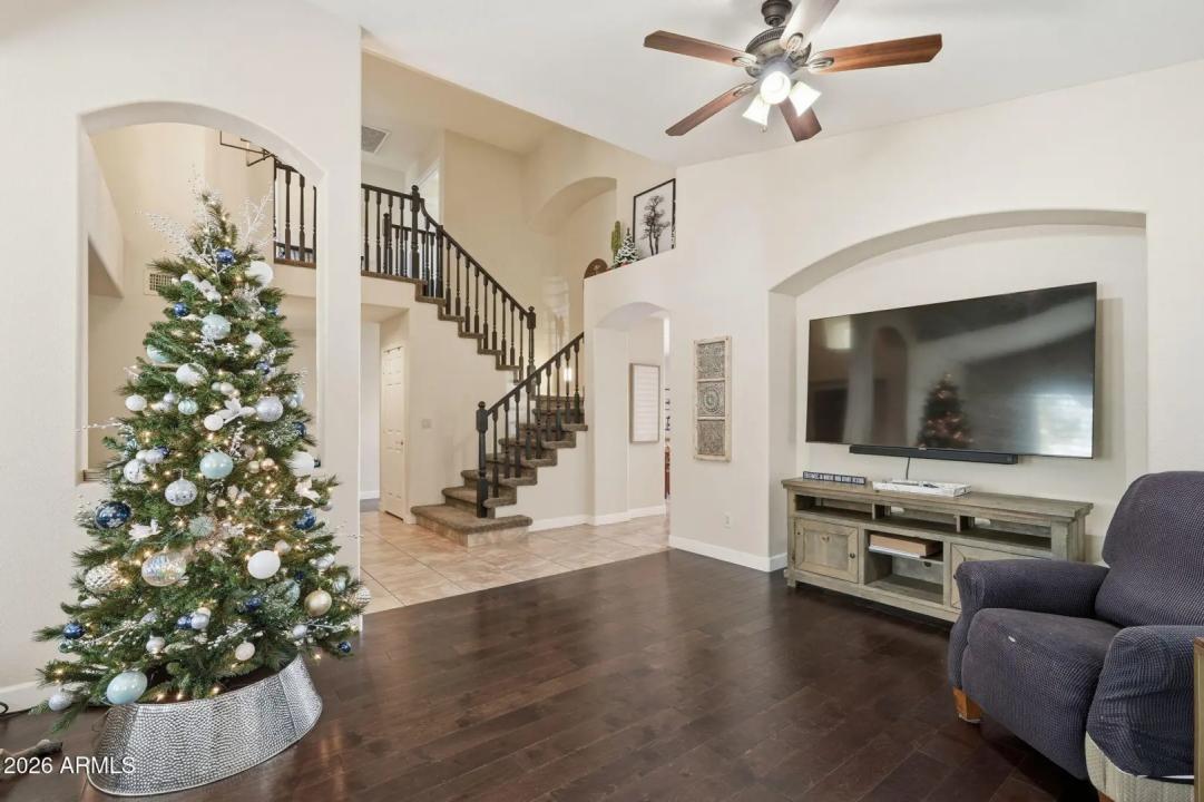 Real Estate Picture 4