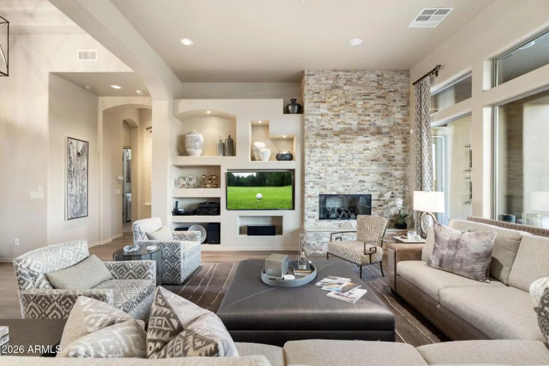 Real Estate Picture 10