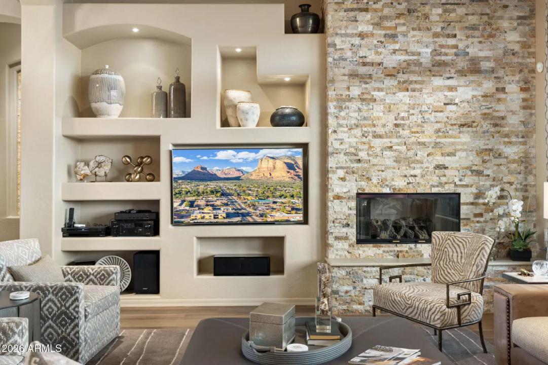 Real Estate Picture 11