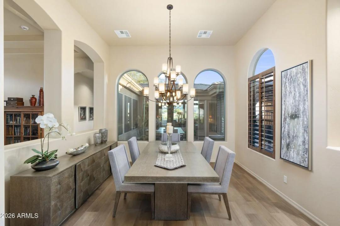 Real Estate Picture 14