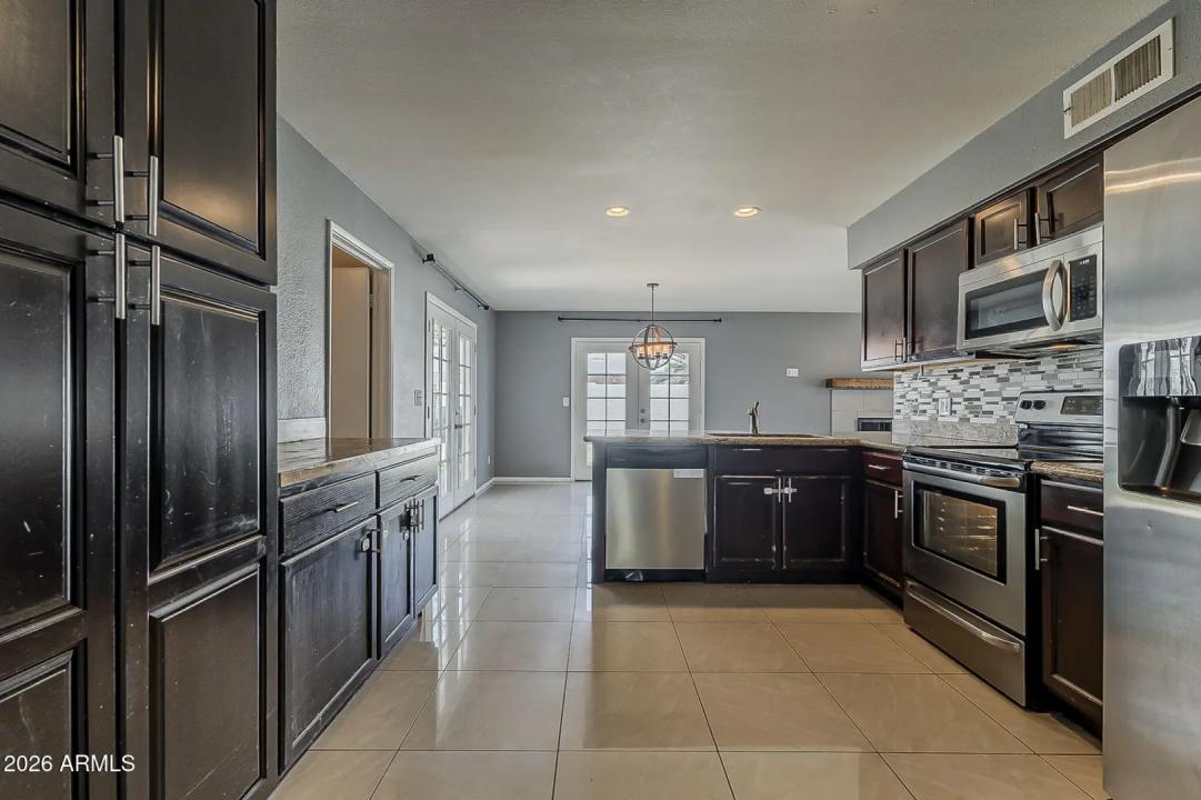 Real Estate Picture 7