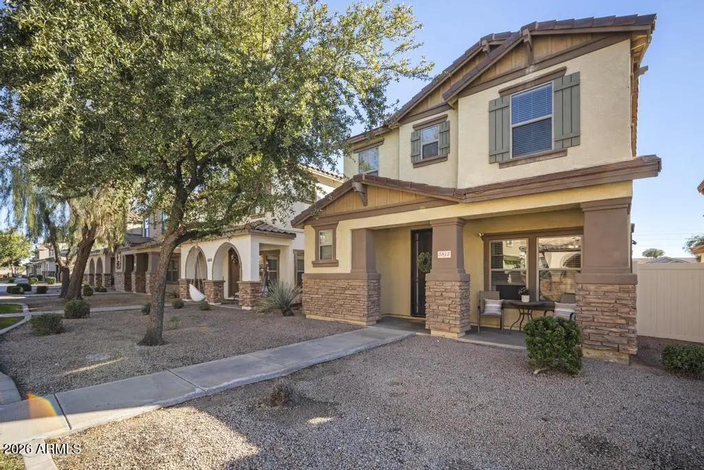 Real Estate Picture 3