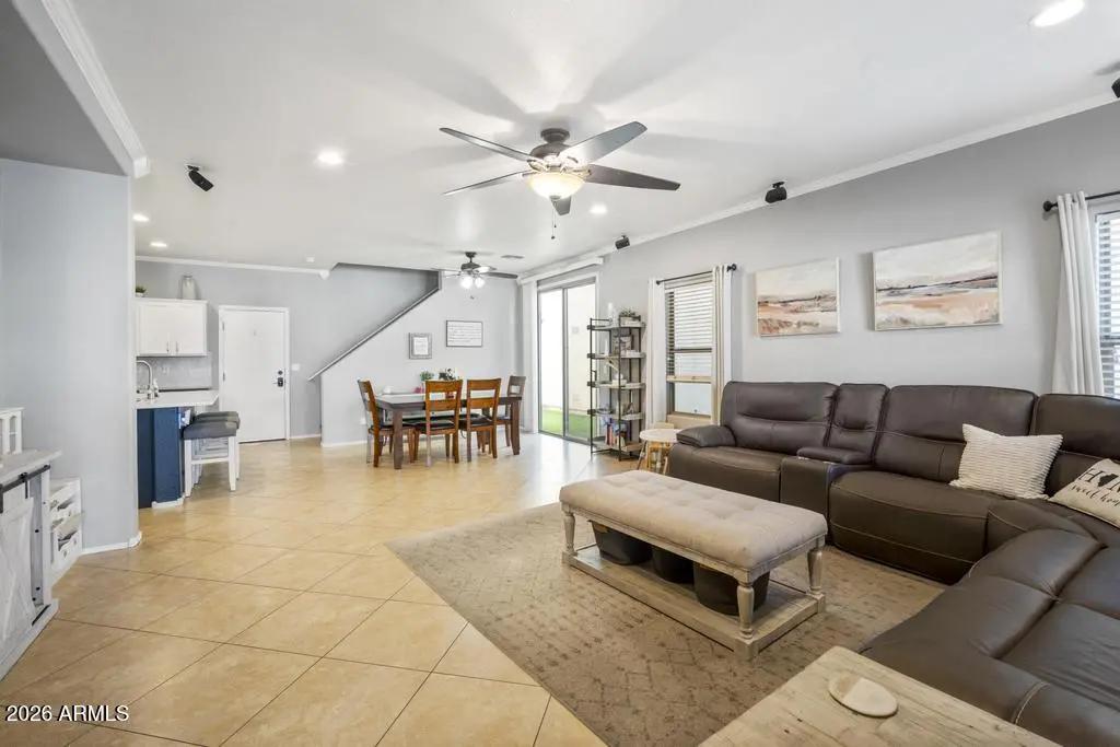 Real Estate Picture 8