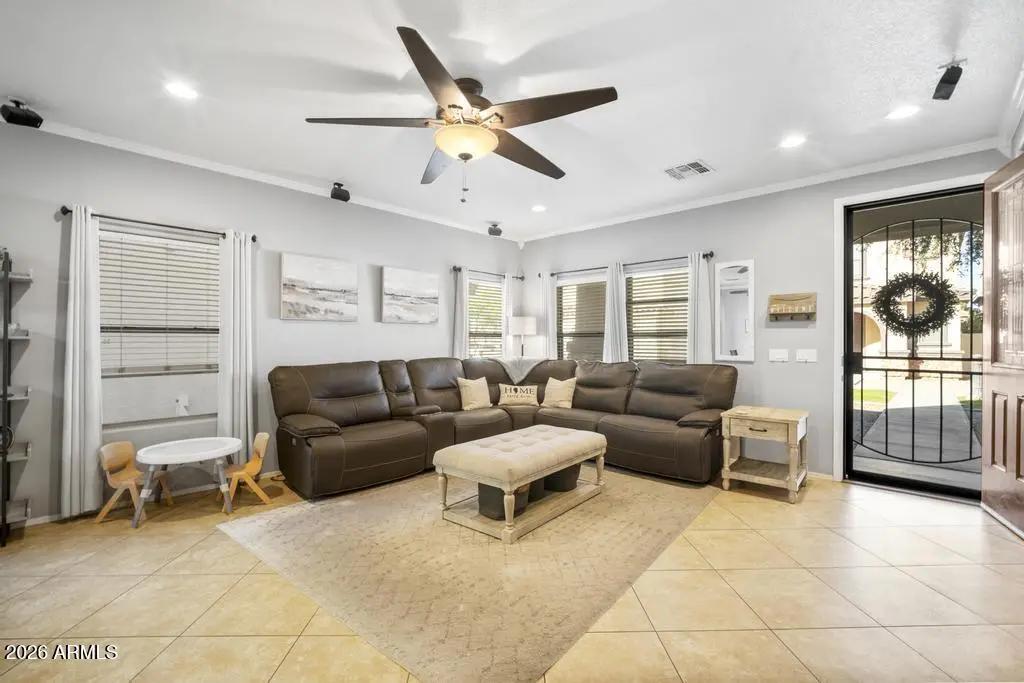 Real Estate Picture 9