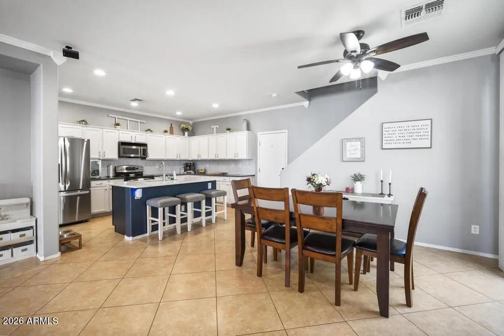 Real Estate Picture 11