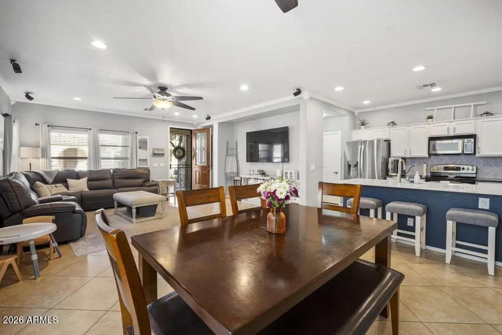 Real Estate Picture 12